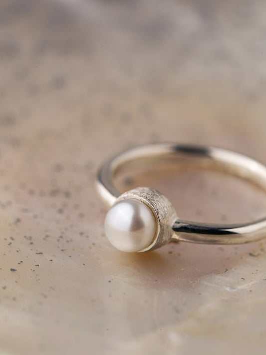 Ring with a pearl