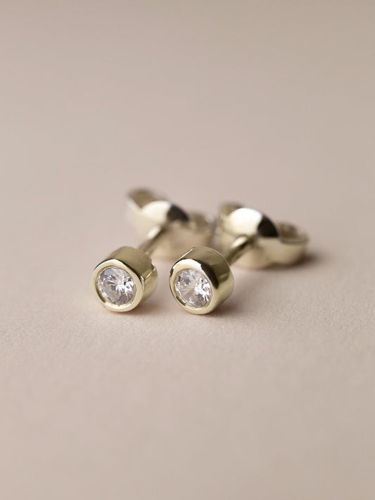 Gold earrings with stones