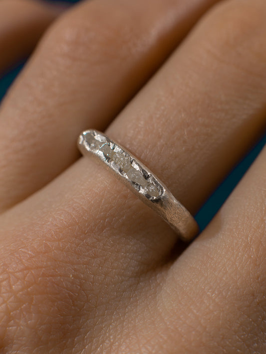 Срібний набір з необробленими алмазами