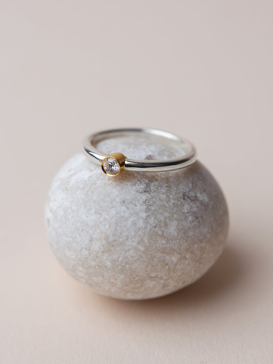 Каблучка з циліндричним золотим кастом