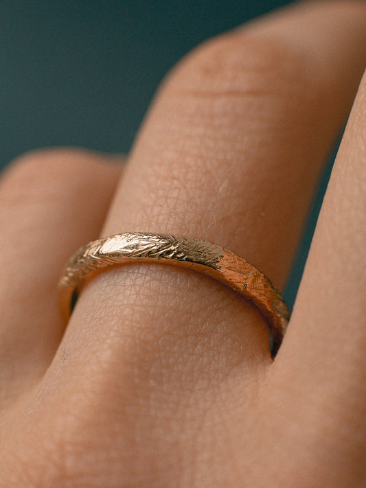 Подряпана каблучка