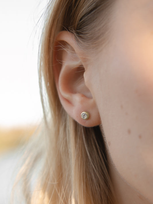 Gold earrings with stones