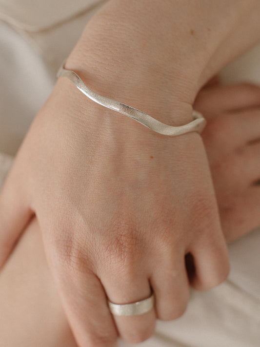 Soft Wave Bracelet