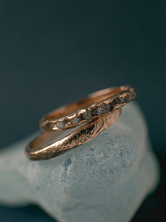 Пара подряпаних обручок