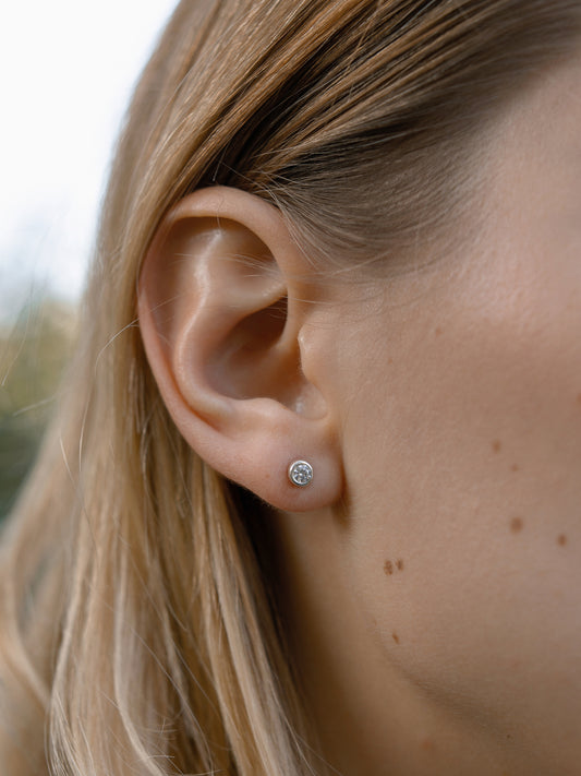 Earrings with stones