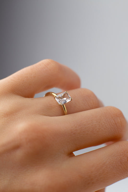 Золота каблучка з діамантом Октагон