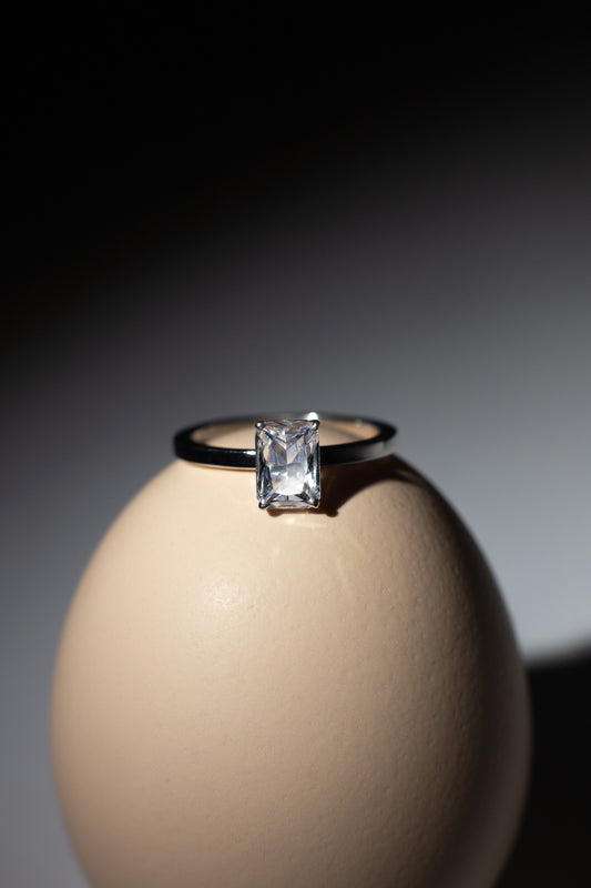 Золота каблучка з діамантом Октагон