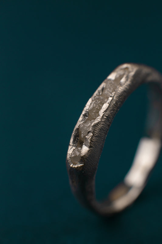 Авторська подряпана каблучка з алмазами (в наявності)