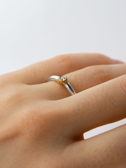 Шорстка каблучка з золотим кастом