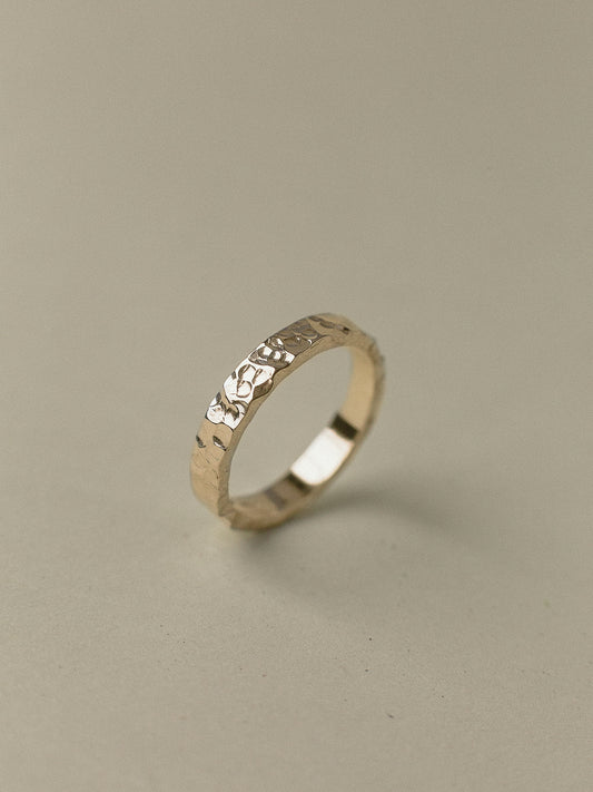 Вузький кований перстень