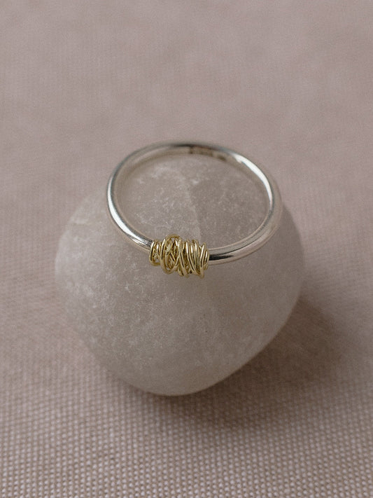 A pair of self-release wedding rings