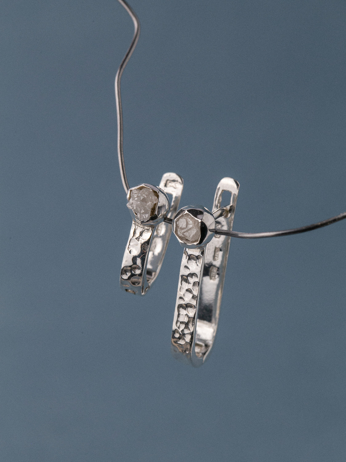 Асиметричні сережки з алмазами