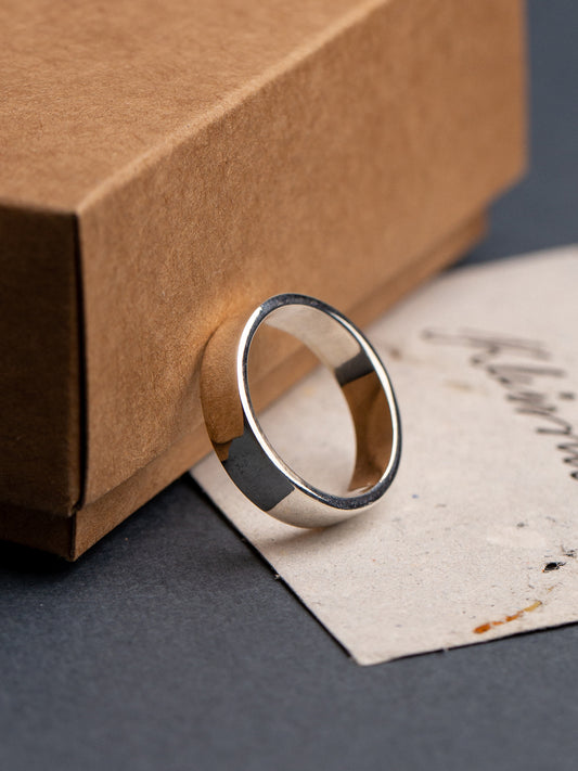 Medium polished ring
