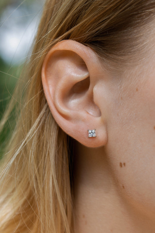 Золоті пусети з діамантом Принцеса