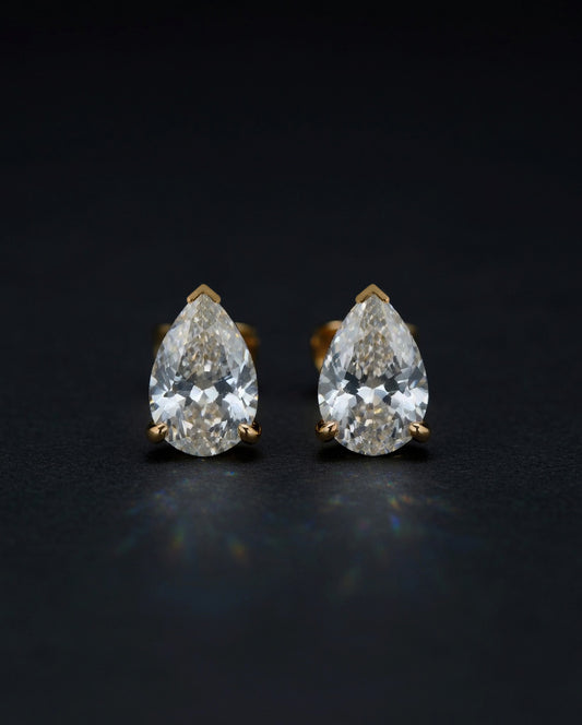 Золоті пусети з діамантом Груша